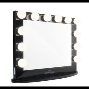 Impressions Hollywood Mirror